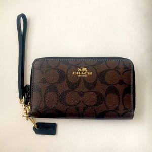 Coach wristlet wallet